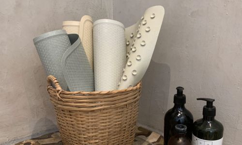 Plastikfeie Pflegeausstattung wie die Anti-Rutschmatten aus Naturkautschuk / Latex von Hevea Planet